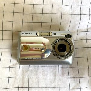 Fujifilm Finepix A340 Digital Camera (fully functioning)